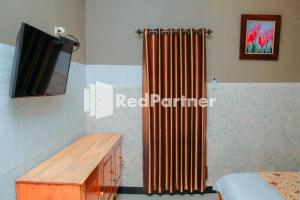 Flamboyan Asri Syariah Mitra RedDoorz near Kampung Inggris Pare