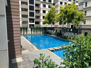 Lovely 3-bedroom Condo- Bh06