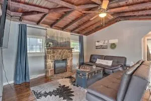 11 Mi to Dtwn Branson Cottage in Rockaway Beach! - Walnut Shade