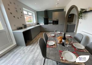 Luke Stays - Pembroke Avenue