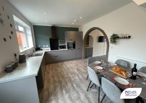 Luke Stays - Pembroke Avenue