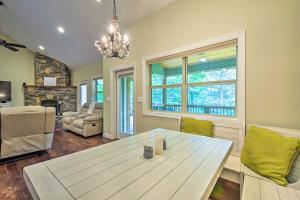 Cozy Riverside Dahlonega Home with Kayaks and Fire Pit