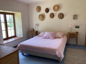 Maisons de vacances Longere charentaise en pleine campagne vallonnee. : photos des chambres