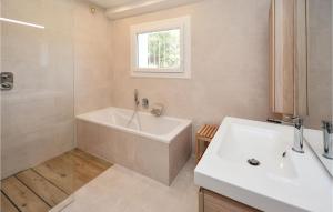 Amazing Home In Nîmes