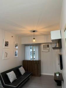 Cozy 1 Bedroom near Alabang Town Center and Molito with Wifi and Netflix