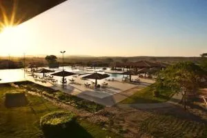 Flat térreo com duas suítes (até 8 pessoas) no Canarius Resort em Gravatá - Algodões