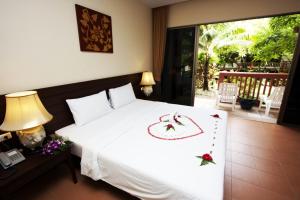 Kata Sea Breeze Resort - SHA Plus