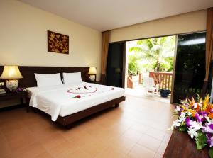 Kata Sea Breeze Resort - SHA Plus