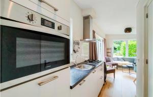 Stunning Home In Heinkenszand With Wifi