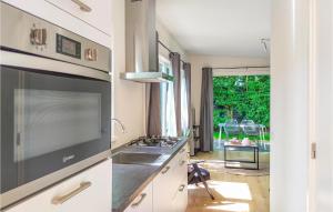 3 Bedroom Cozy Home In Heinkenszand