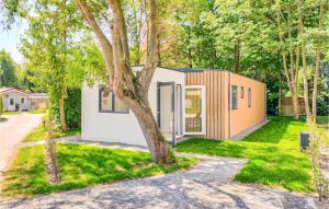 3 Bedroom Cozy Home In Heinkenszand