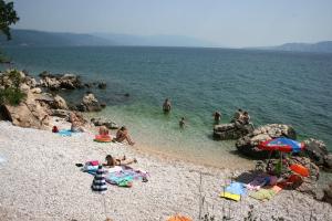 Apartments with a parking space Novi Vinodolski - 5482