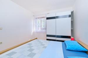 Apartments with parking space Cunski, Losinj - 7867