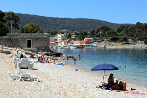 Apartments with parking space Veli Losinj, Losinj - 8060