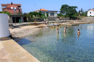 Apartments with parking space Ugljan - 8479