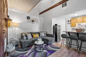 NEW!! Lovely unit w/ PRIVATE Hot Tub and patio! - Sanbornton