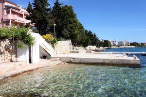 Apartments by the sea Stara Novalja, Pag - 9368 