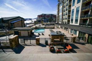 Penthouse Ski-In Ski-Out Above Sheraton 1bd 1.5ba