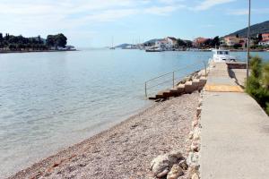 Family friendly seaside apartments Preko, Ugljan - 8232 