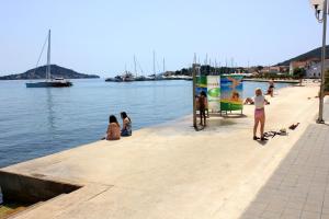 Apartments with a parking space Preko, Ugljan - 12658