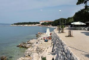 Apartments with a parking space Novi Vinodolski - 13159