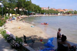 Family friendly apartments with a swimming pool Sutomiscica, Ugljan - 13872
