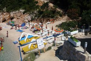 Apartments with parking space Novi Vinodolski - 15823