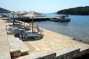 Apartments by the sea Brgulje, Molat - 16217