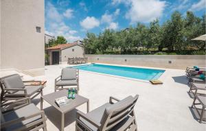4 Bedroom Gorgeous Apartment In Medulin 