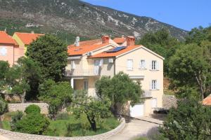 Apartments with a parking space Nerezine, Losinj - 2518