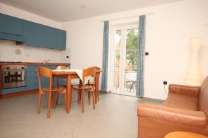 Apartments with parking space Nerezine, Losinj - 2518