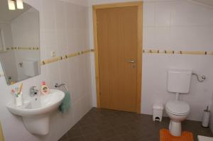 Apartments with parking space Bol, Brac - 2899