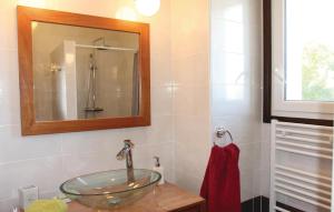 Maisons de vacances 4 Bedroom Awesome Home In Apt : photos des chambres