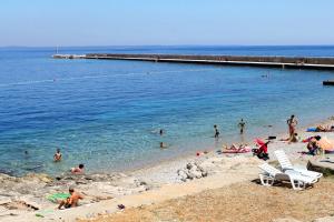 Apartments by the sea Veli Losinj, Losinj - 16919 