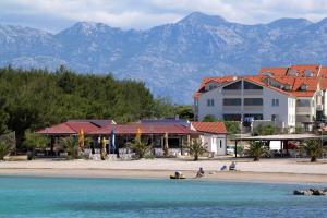 Apartments with a parking space Povljana, Pag - 17011