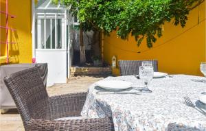 Maisons de vacances Amazing home in Royan with WiFi and 4 Bedrooms : photos des chambres