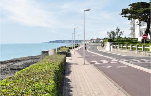 Maisons de vacances Amazing home in Royan with WiFi and 4 Bedrooms : photos des chambres