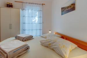 Apartments by the sea Nerezine, Losinj - 2516