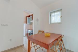 Apartments by the sea Nerezine, Losinj - 2516