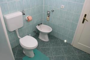 Apartments with parking space Bol, Brac - 2899