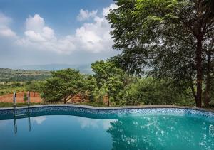 SaffronStays Niramay - 3BR Velhe villa, infinity pool, organic farm, library, valley & forest views near Torna-Rajgad