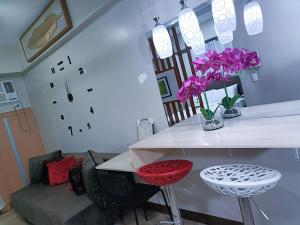 AFFORDABLE TWO PALMTREE VILLAS NEAR NAIA3 NEWPORT BOULEVARD PASAY CITY