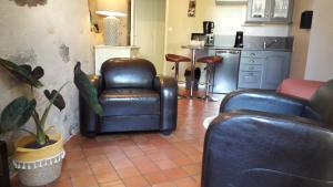 Appartements Logis Muraille Romaine, Centre Historique, Lit queen size : photos des chambres