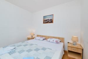 Apartments with parking space Cunski, Losinj - 7867
