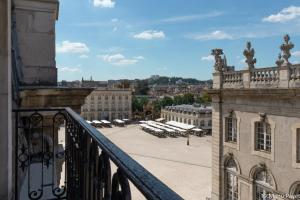 Hotels Grand Hotel De La Reine - Place Stanislas : Chambre Double Supérieure - Vue Latérale sur Rue