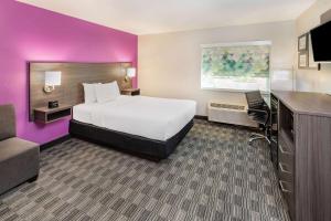 King Room room in La Quinta by Wyndham Houston Southwest