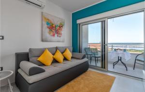 1 Bedroom Cozy Apartment In Jadranovo 