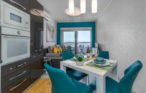 1 Bedroom Cozy Apartment In Jadranovo 