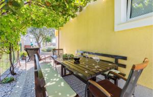 Stunning Apartment In Buje With 2 Bedrooms, Wifi And Outdoor Swimming Pool