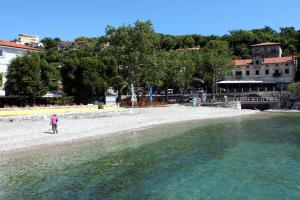 Apartments by the sea Ika, Opatija - 17713 